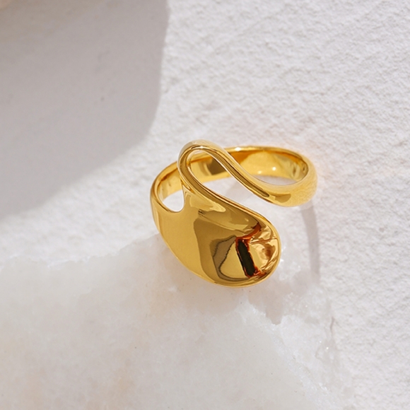 Minimalist Irregular Golden Finger Ring - Picture 4 of 8